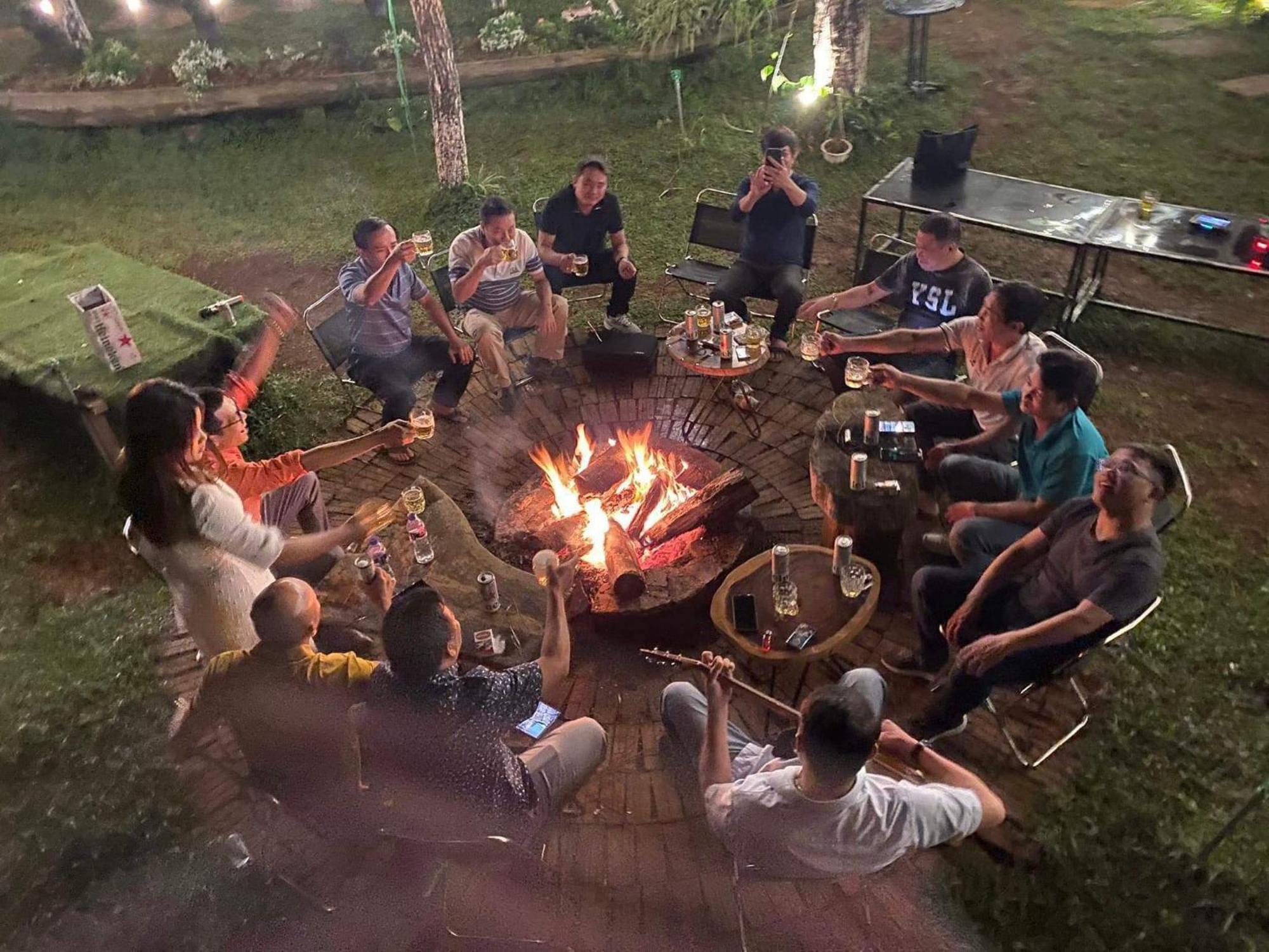 S'Nghe Homestay Mang Den Kon Von Kla Exteriör bild